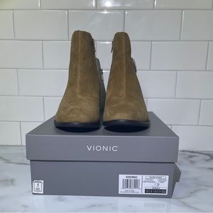 Vionic Naomi Snake Boots Women’s Size 10